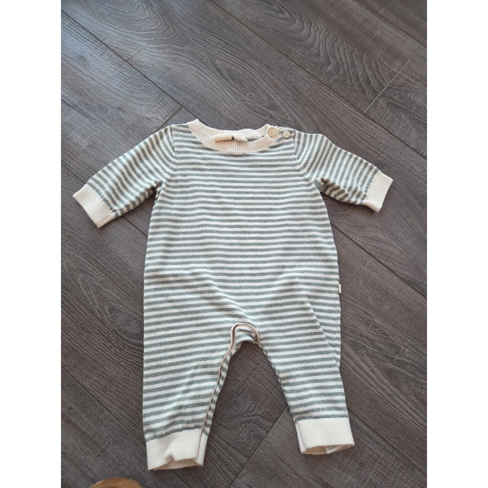 Baby gap romper‎ 0-3 mos